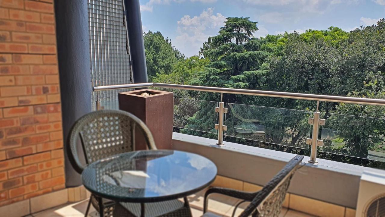 Zuri Residences At Ten Degrees ヨハネスブルグ エクステリア 写真