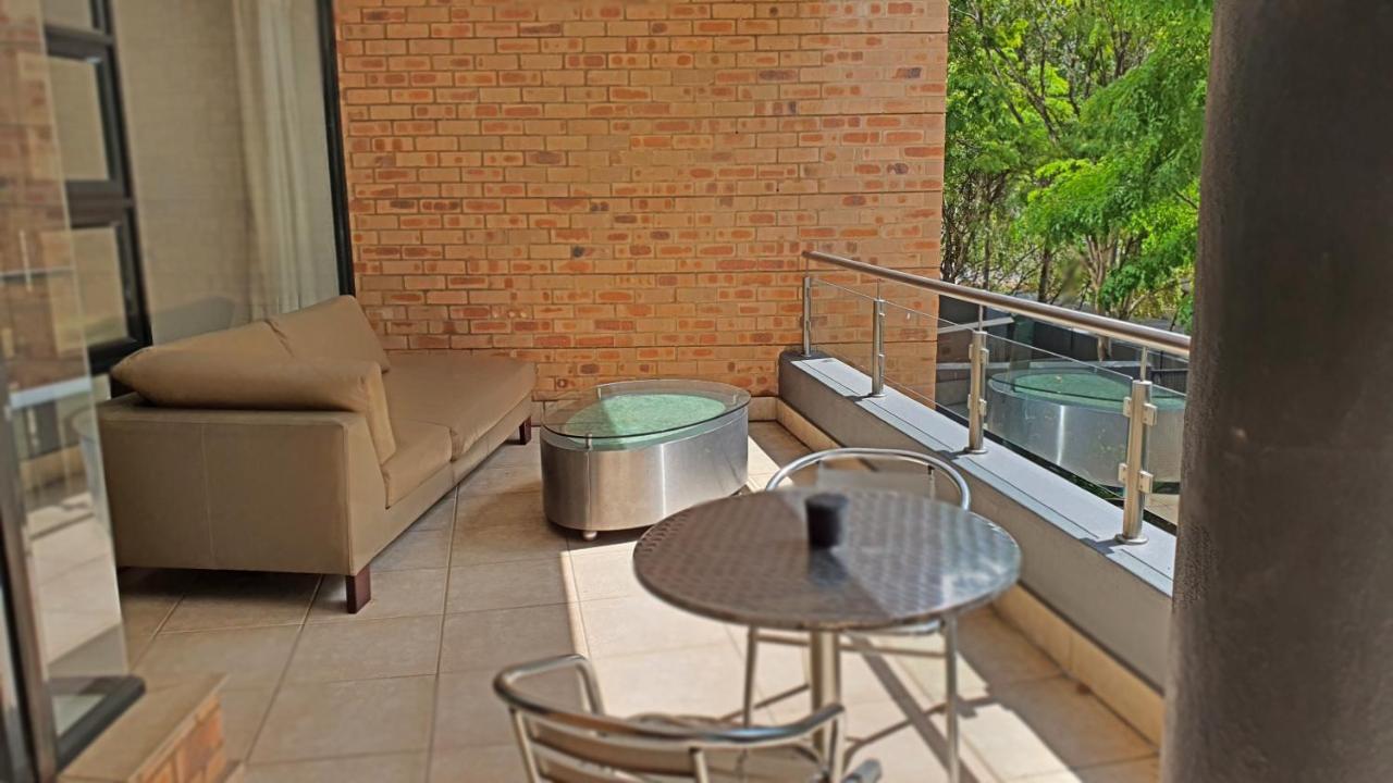 Zuri Residences At Ten Degrees ヨハネスブルグ エクステリア 写真